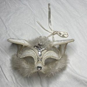 Cat (eye) mask with tail